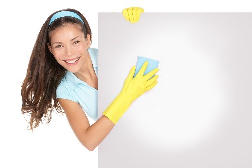Local carpet cleaner in Chiswick restoring carpet freshness